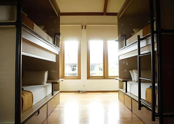 Hostel Nyaman *